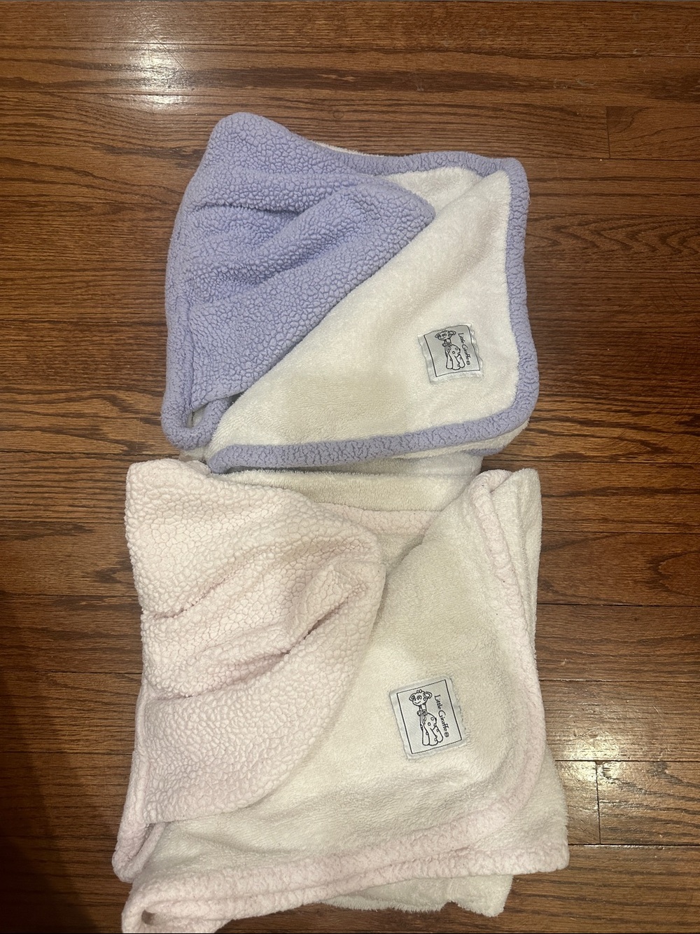 2 Little Giraffe Hooded Sherpa Bath Towels in Lavender and Light Pink